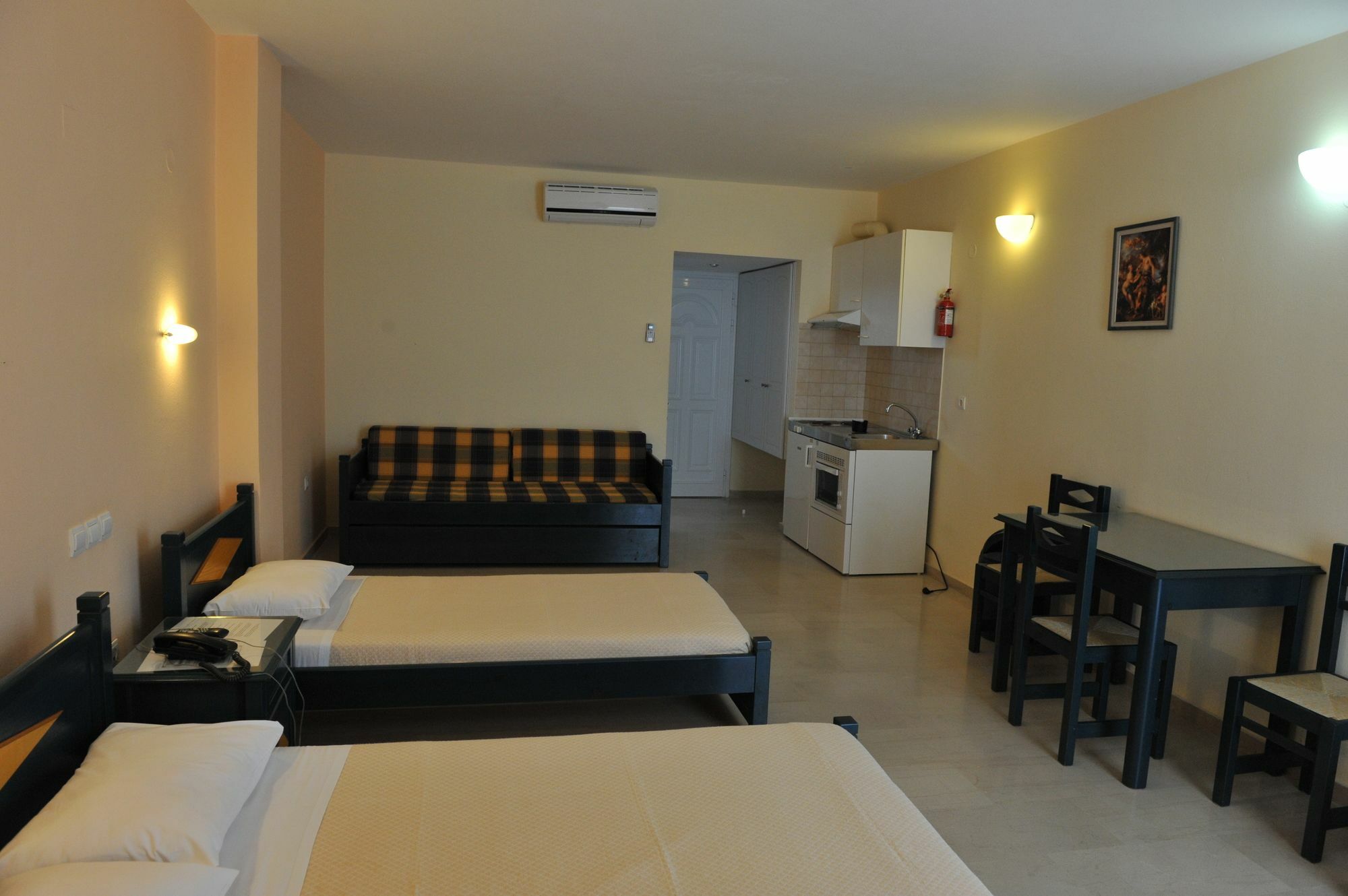 Adonis Aparthotel 3*