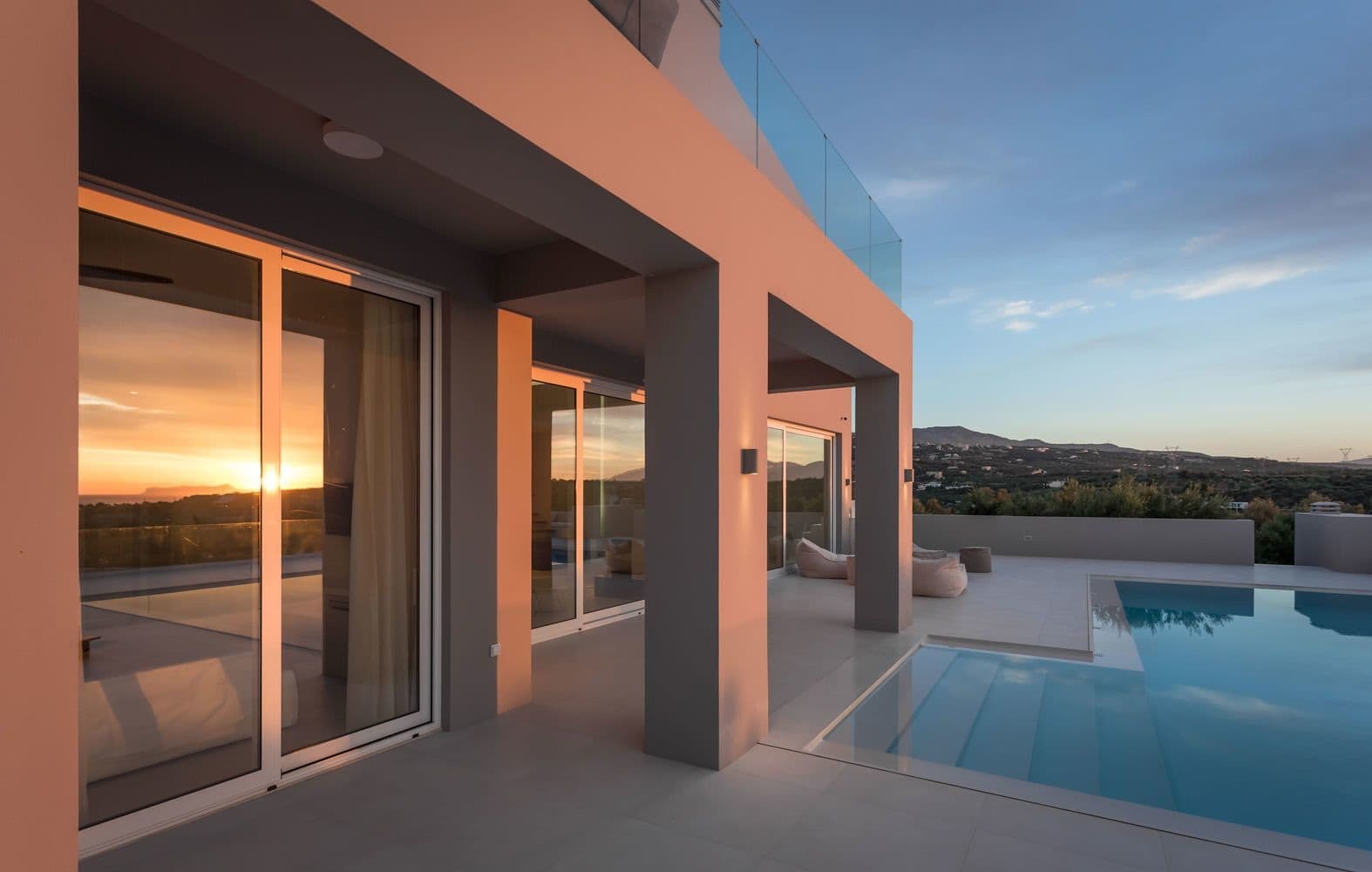White Grace - A Seductive World Of Luxury * Pigi (Crete)