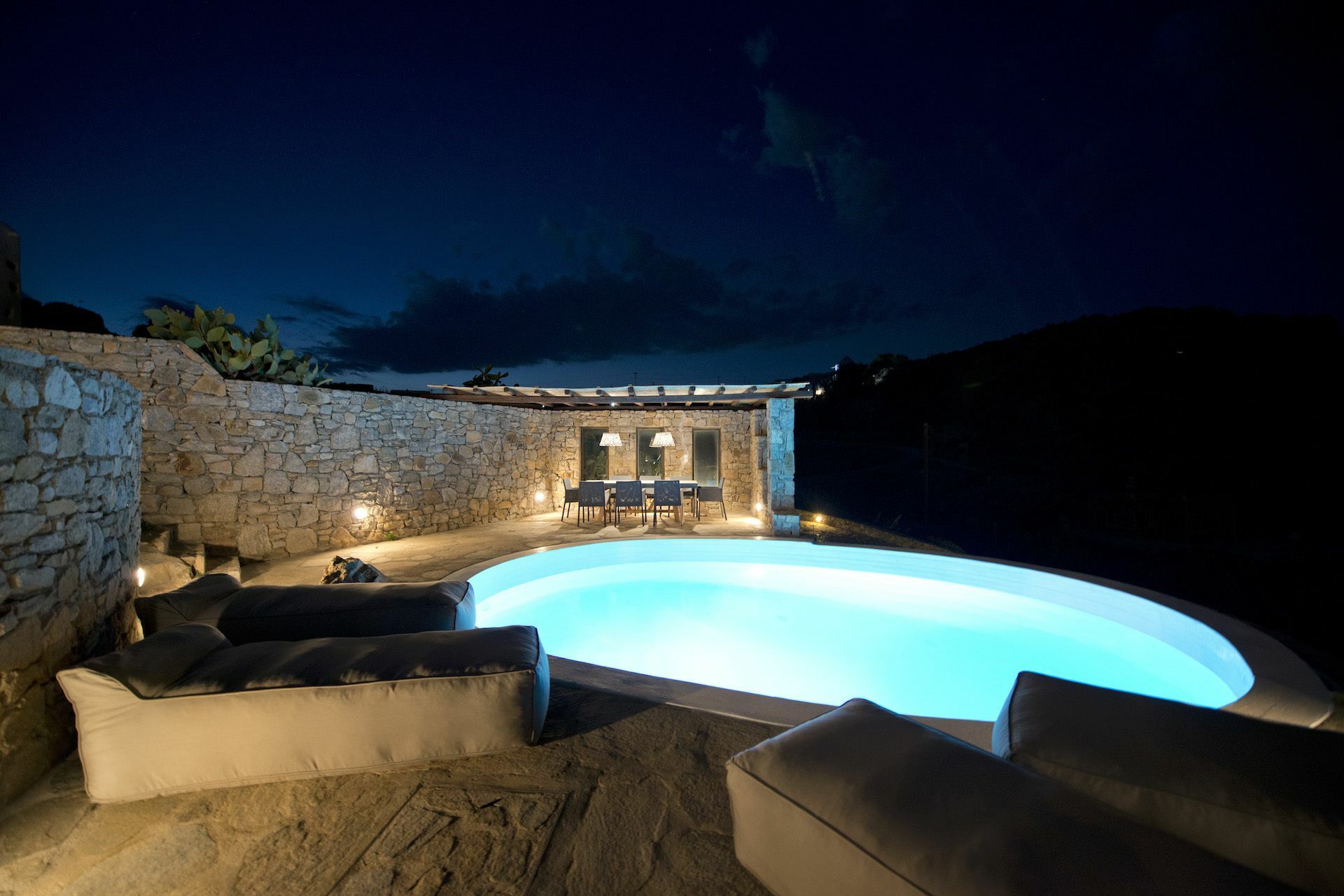 Villa Ammonite With Heated Pool By Diles