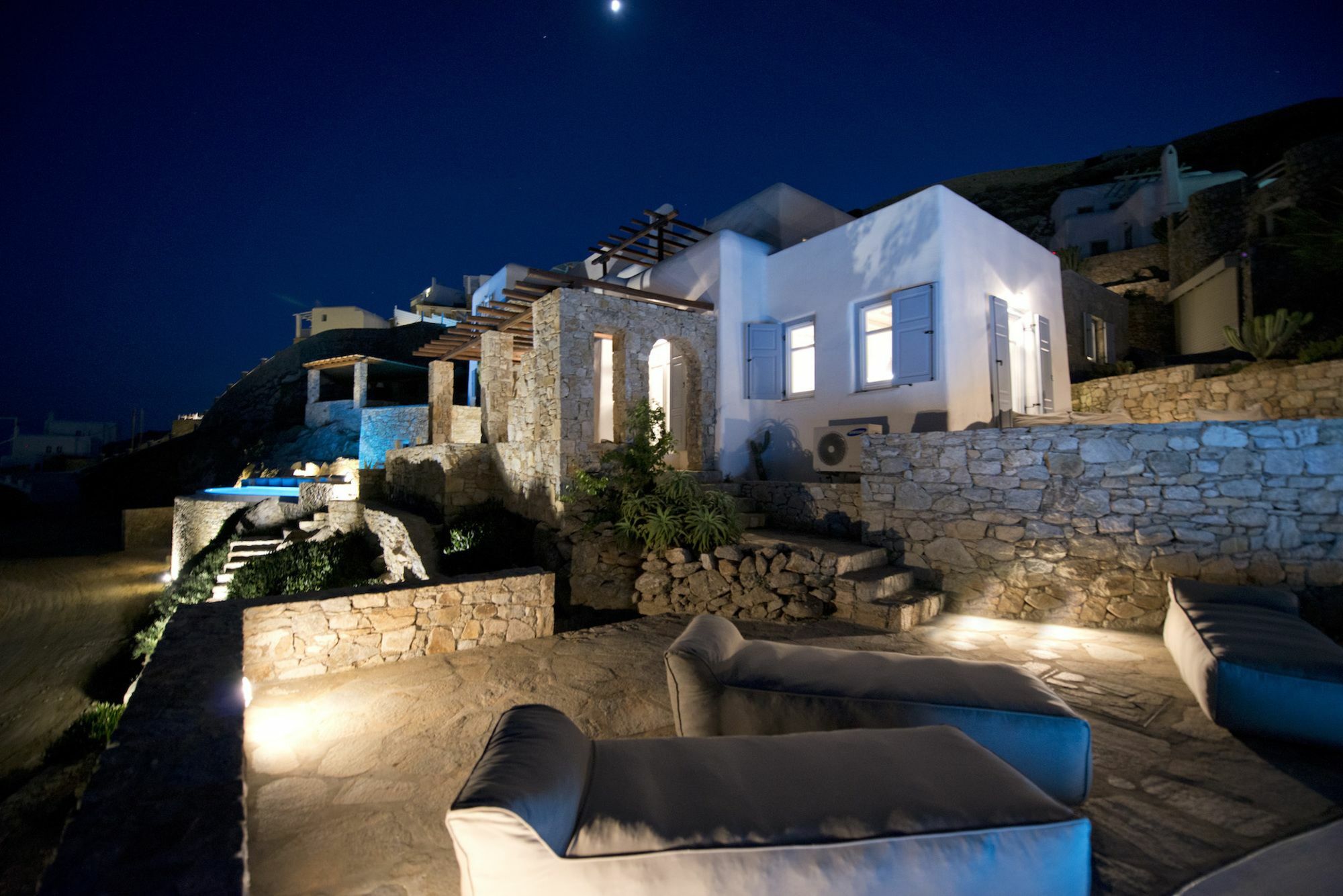 Ammonite With Heated Pool By Diles *