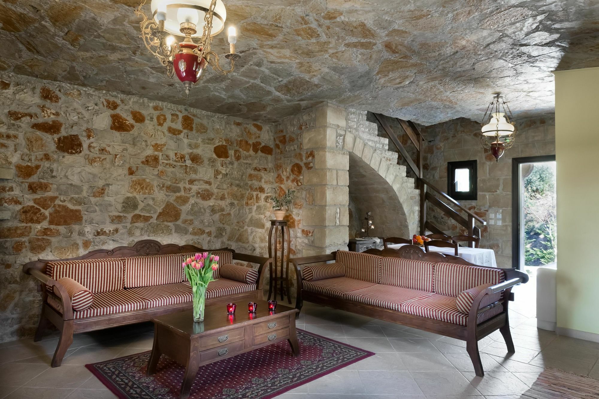 Apartment Klymeni Traditional Homes