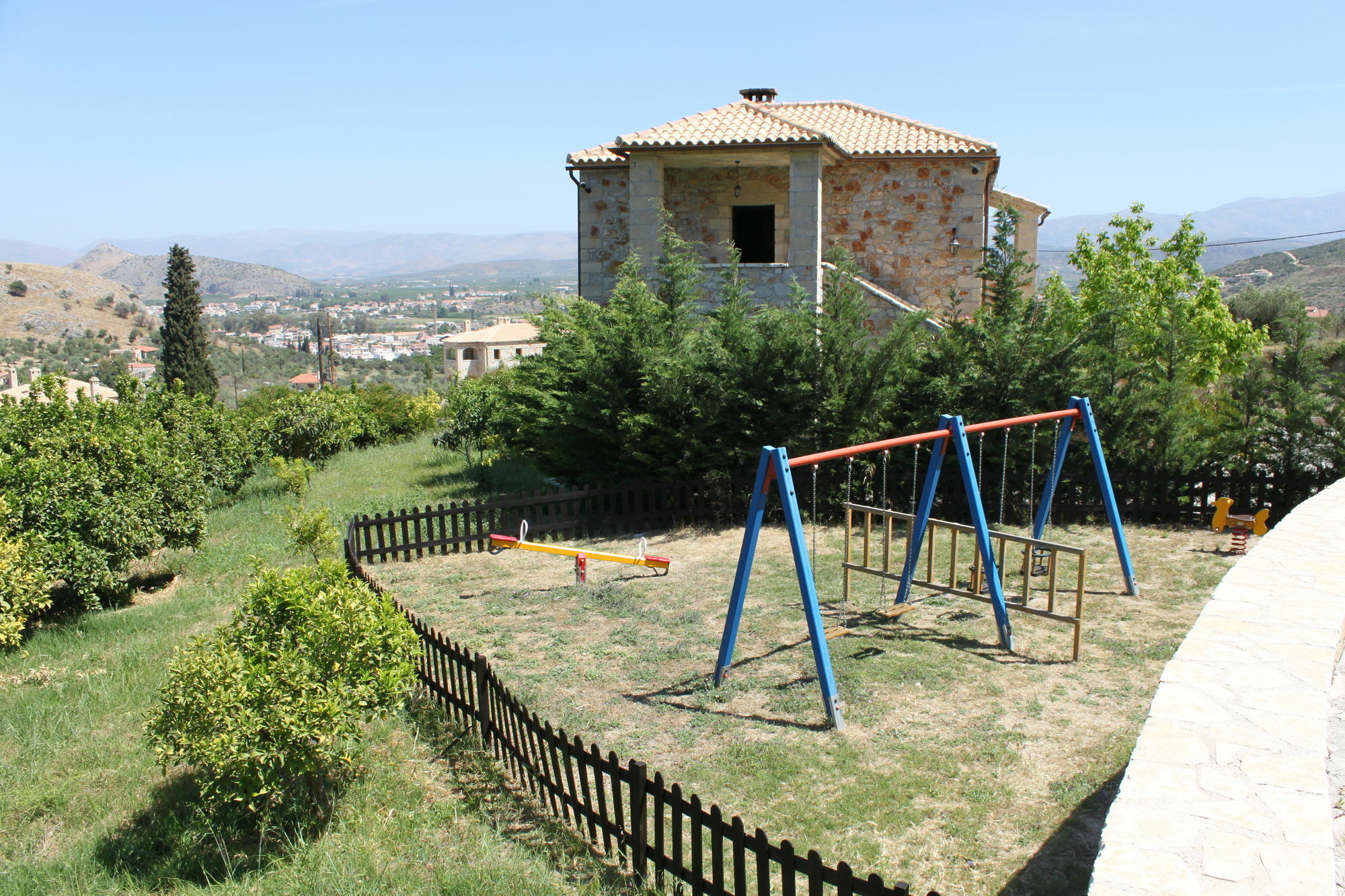 Klymeni Traditional Homes Apartment *