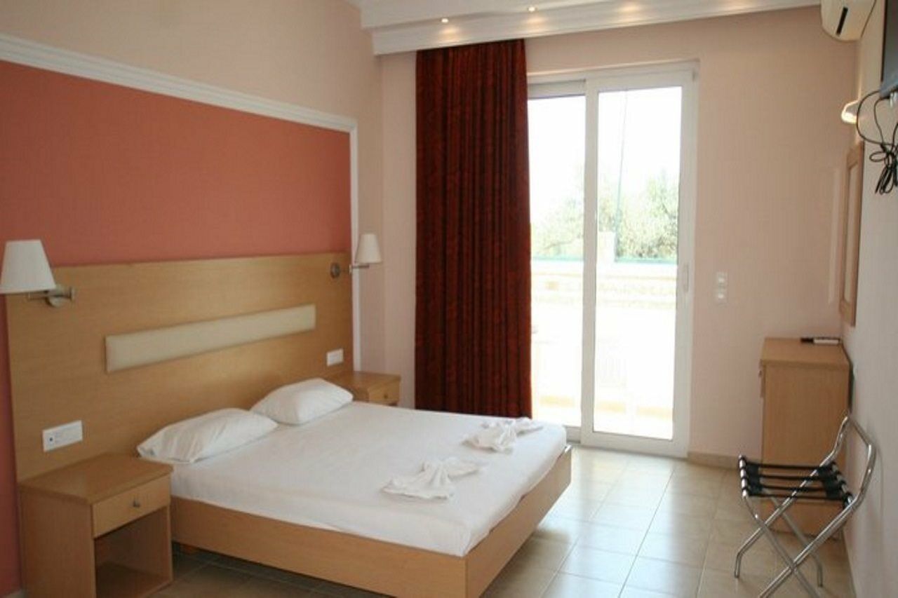 Diagoras Club Aparthotel 3*