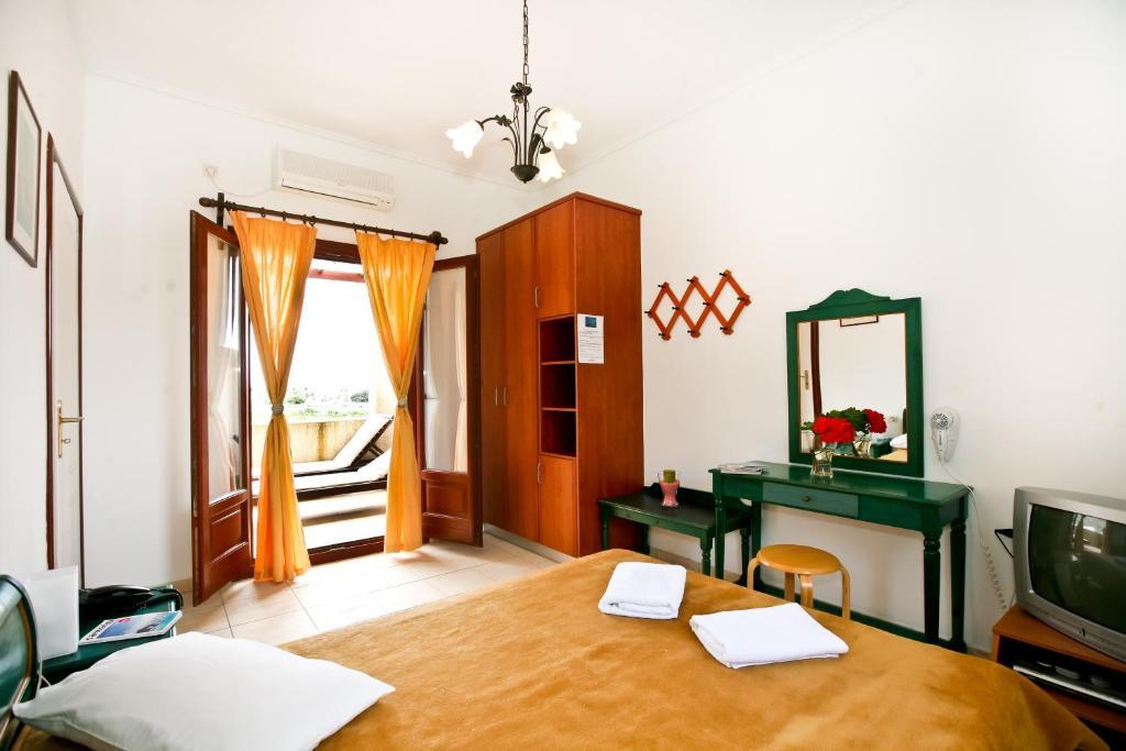 Aparthotel Birds - Including Car
