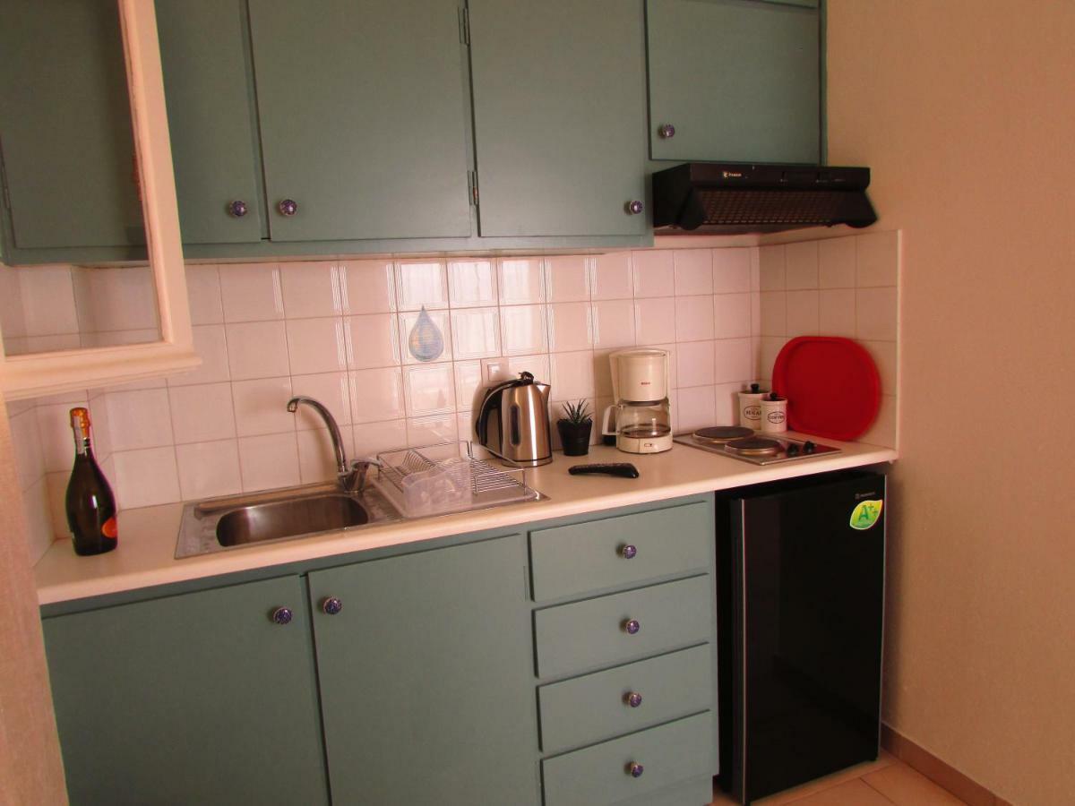 Kallopsia - Menigos By New Era Apartment