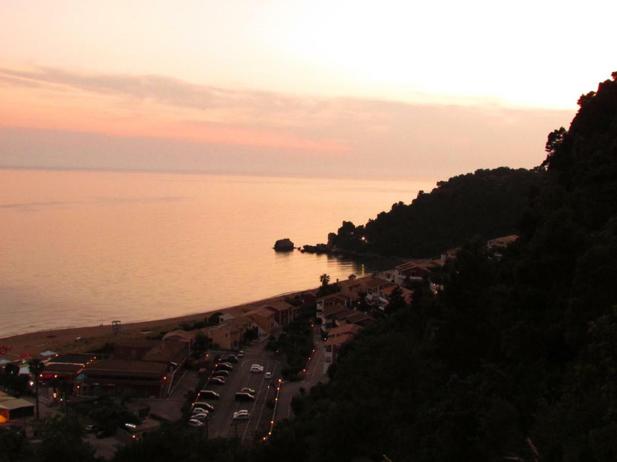 Kallopsia - Menigos By New Era Glyfada (Corfu)