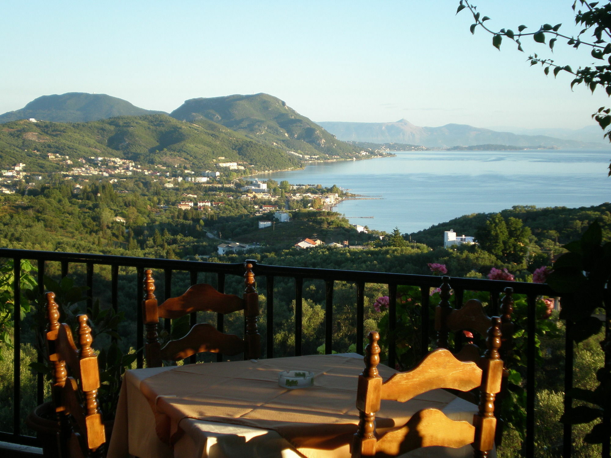 Aparthotel 75 Steps Mesongi