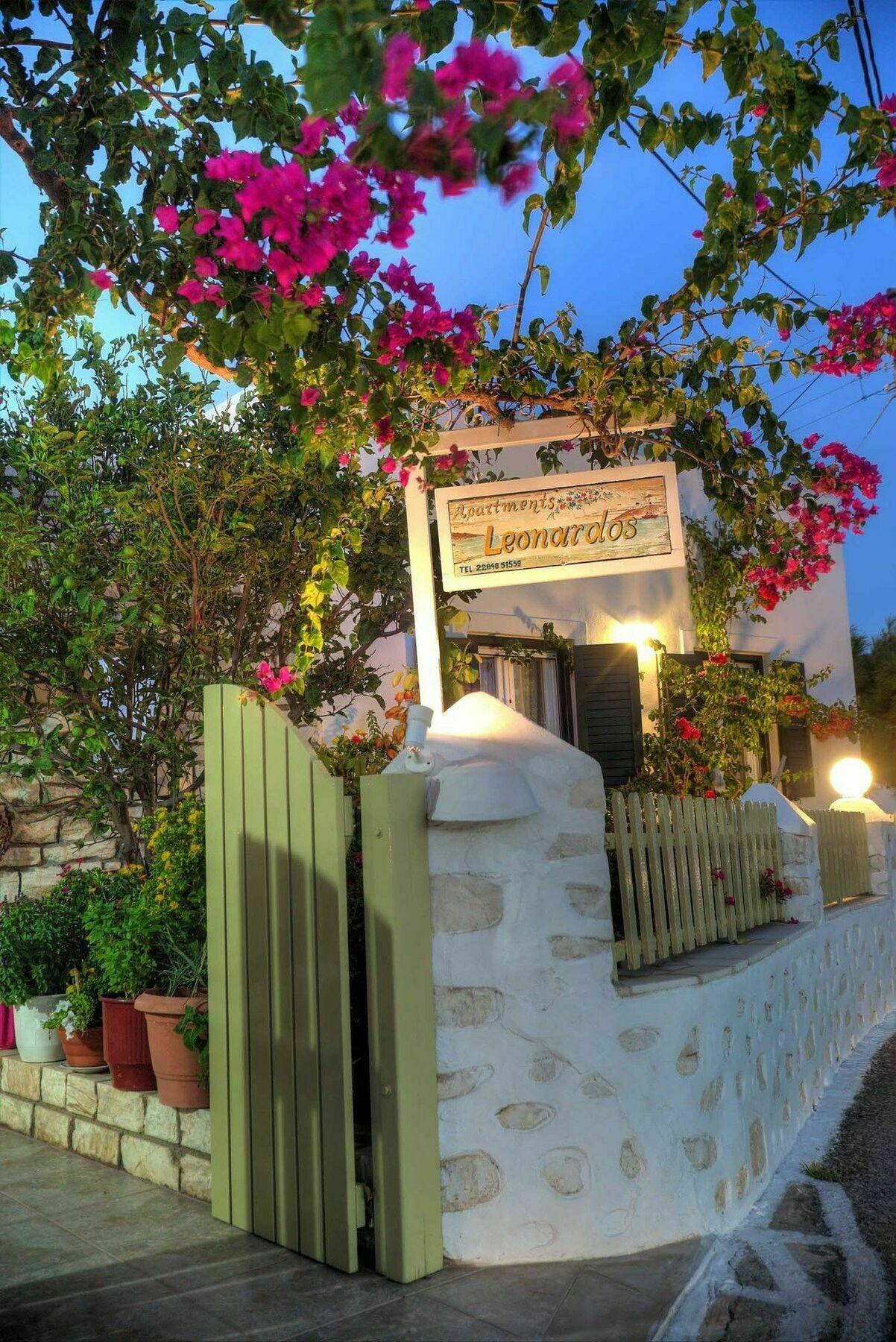 Leonardos Naousa (Paros)