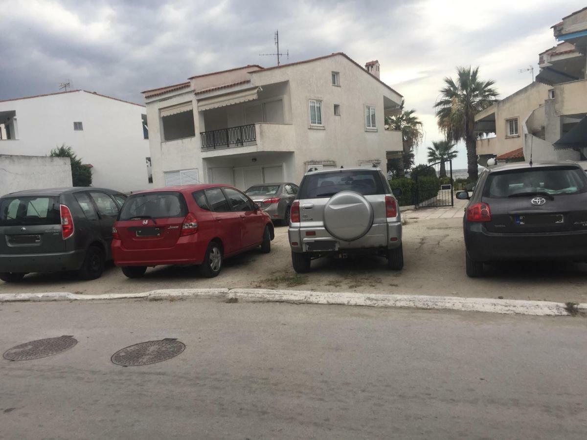 Seafront Maisonette In Holiday home