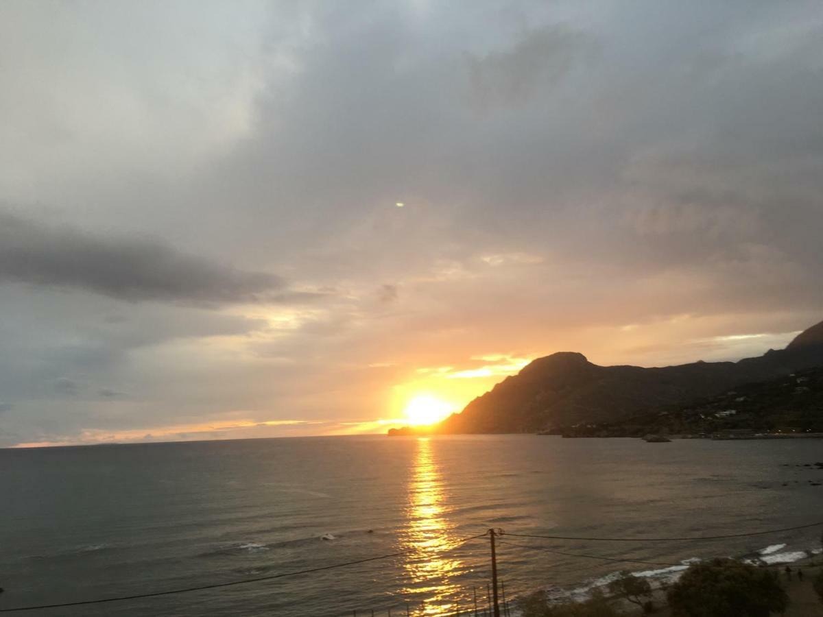 Villa Nostos Beachfront Sea View Privet Pool *