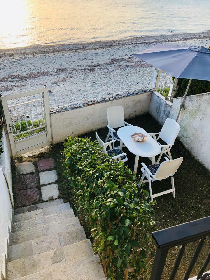 Seafront Maisonette In Holiday home