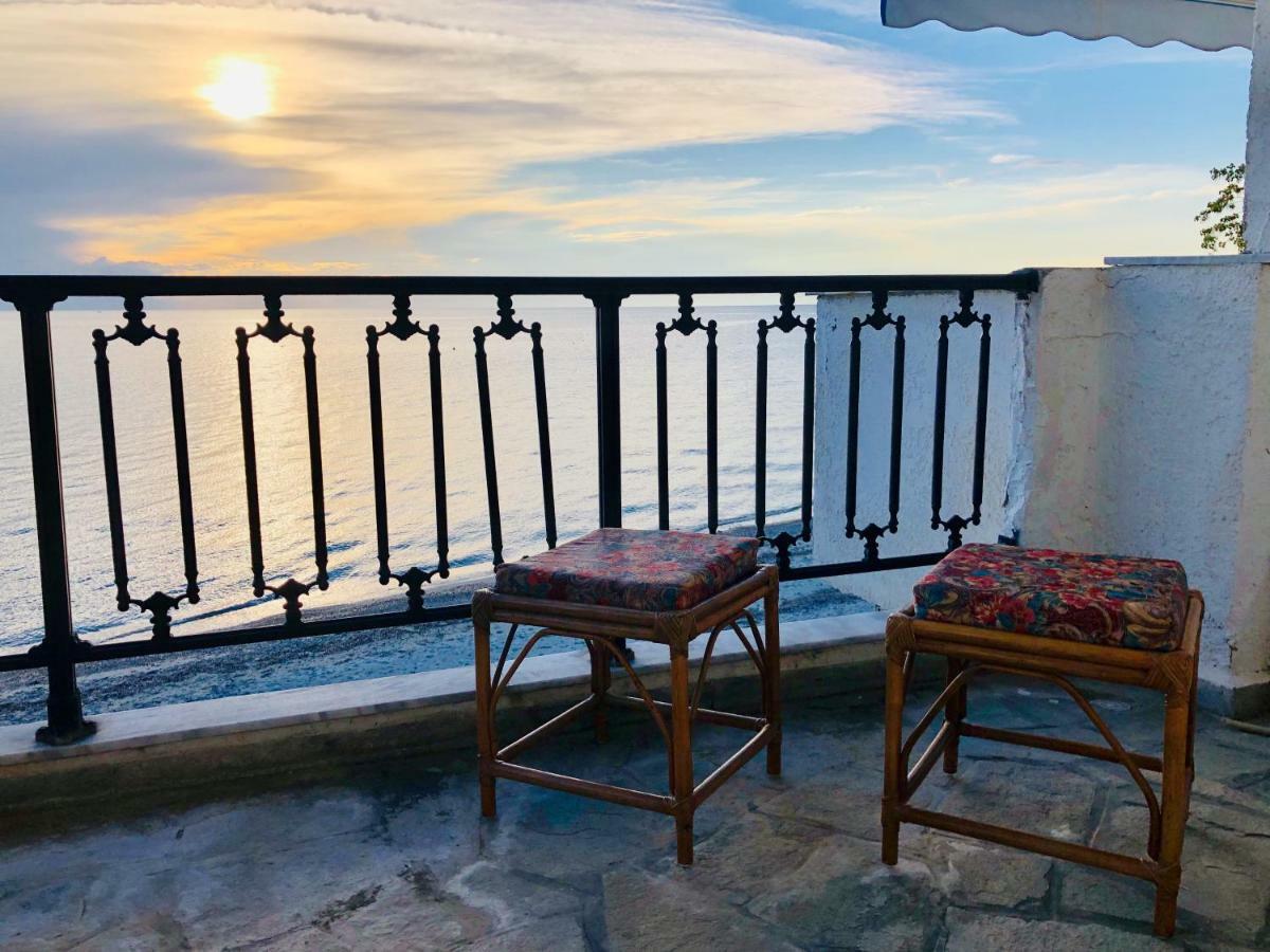 Seafront Maisonette In *