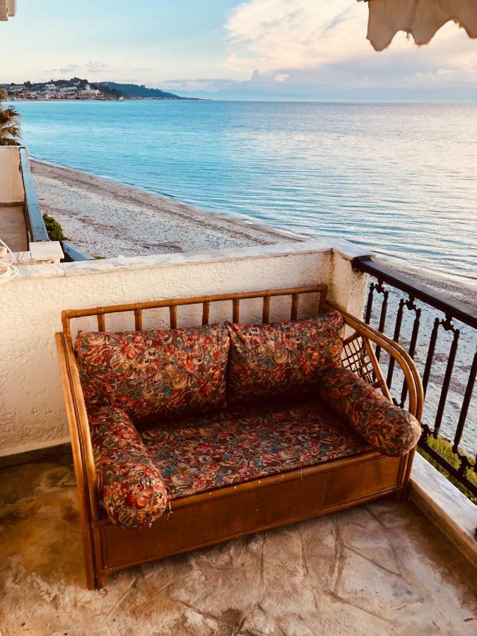 Seafront Maisonette In *