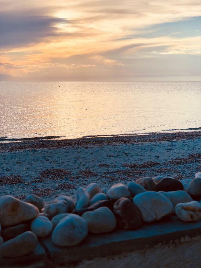 Seafront Maisonette In Holiday home