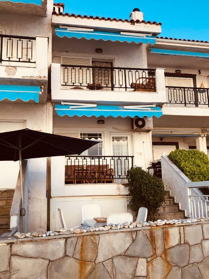 Seafront Maisonette In Holiday home *
