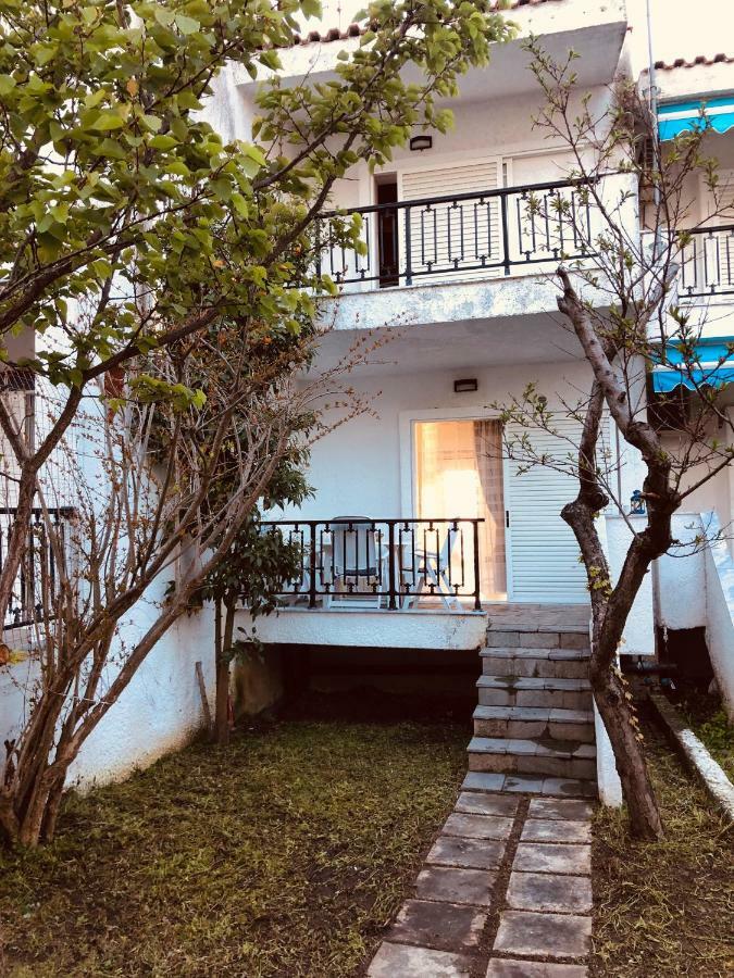 Seafront Maisonette In *