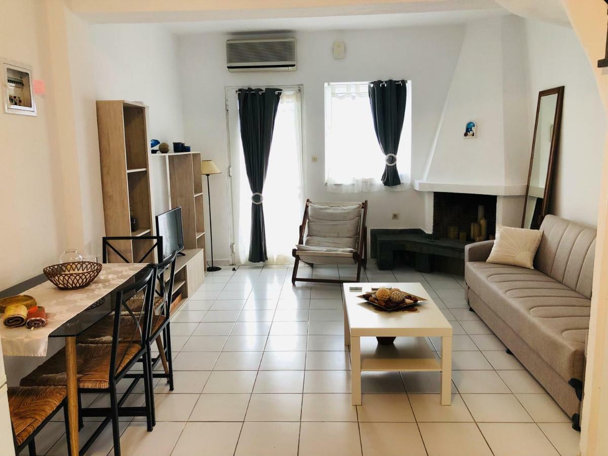 Seafront Maisonette In Holiday home