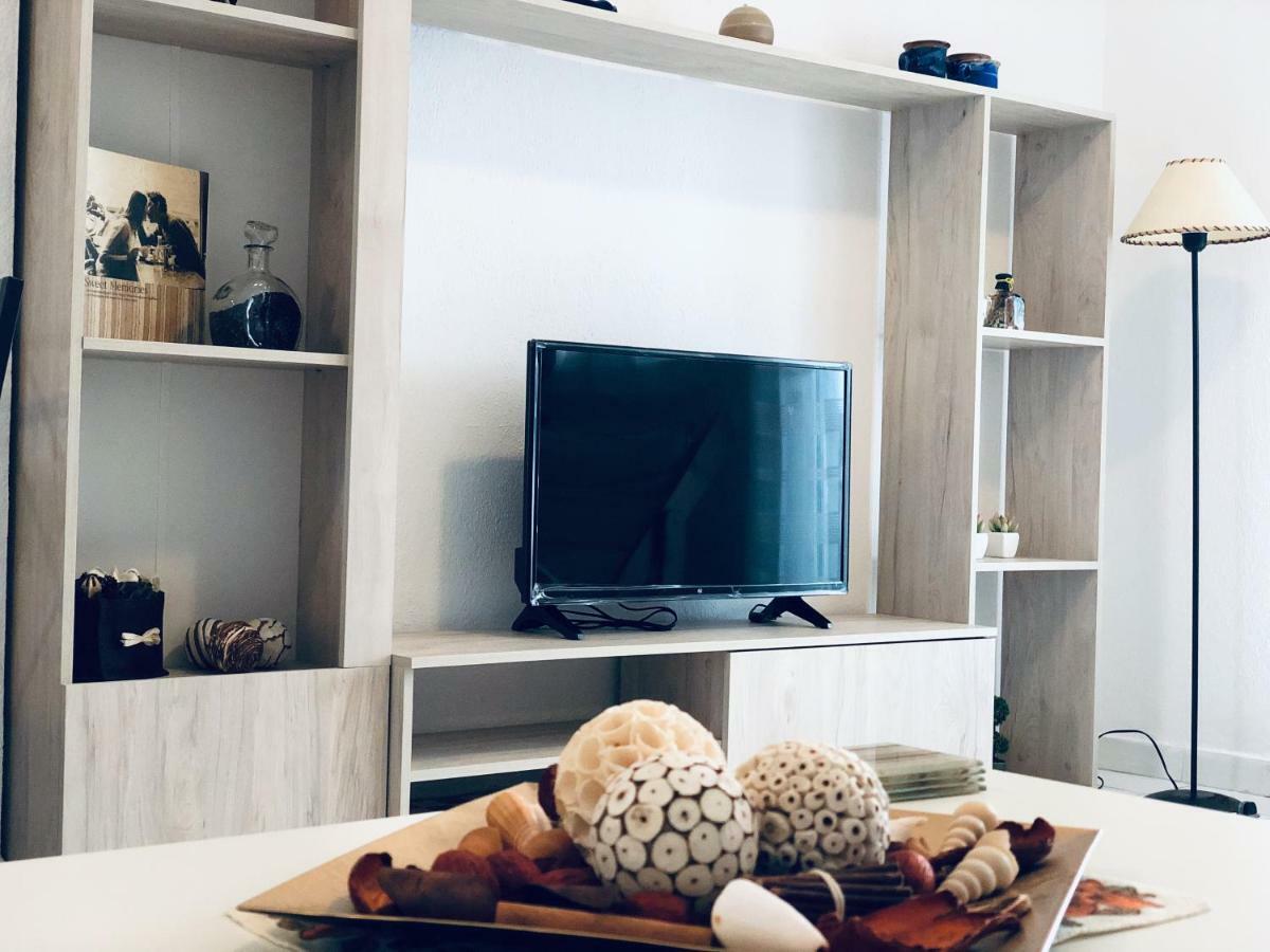 Seafront Maisonette In Holiday home *