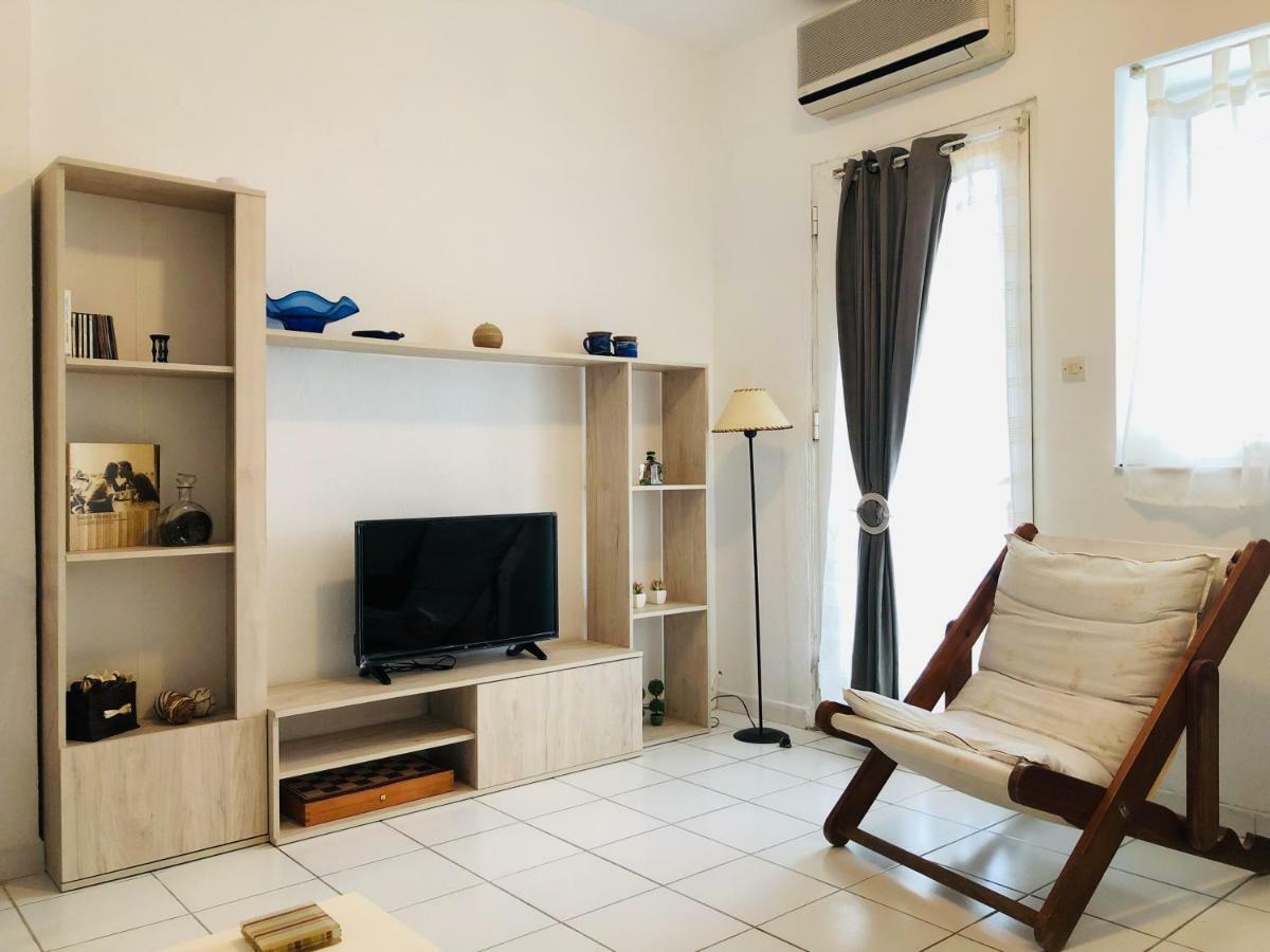 Seafront Maisonette In Holiday home