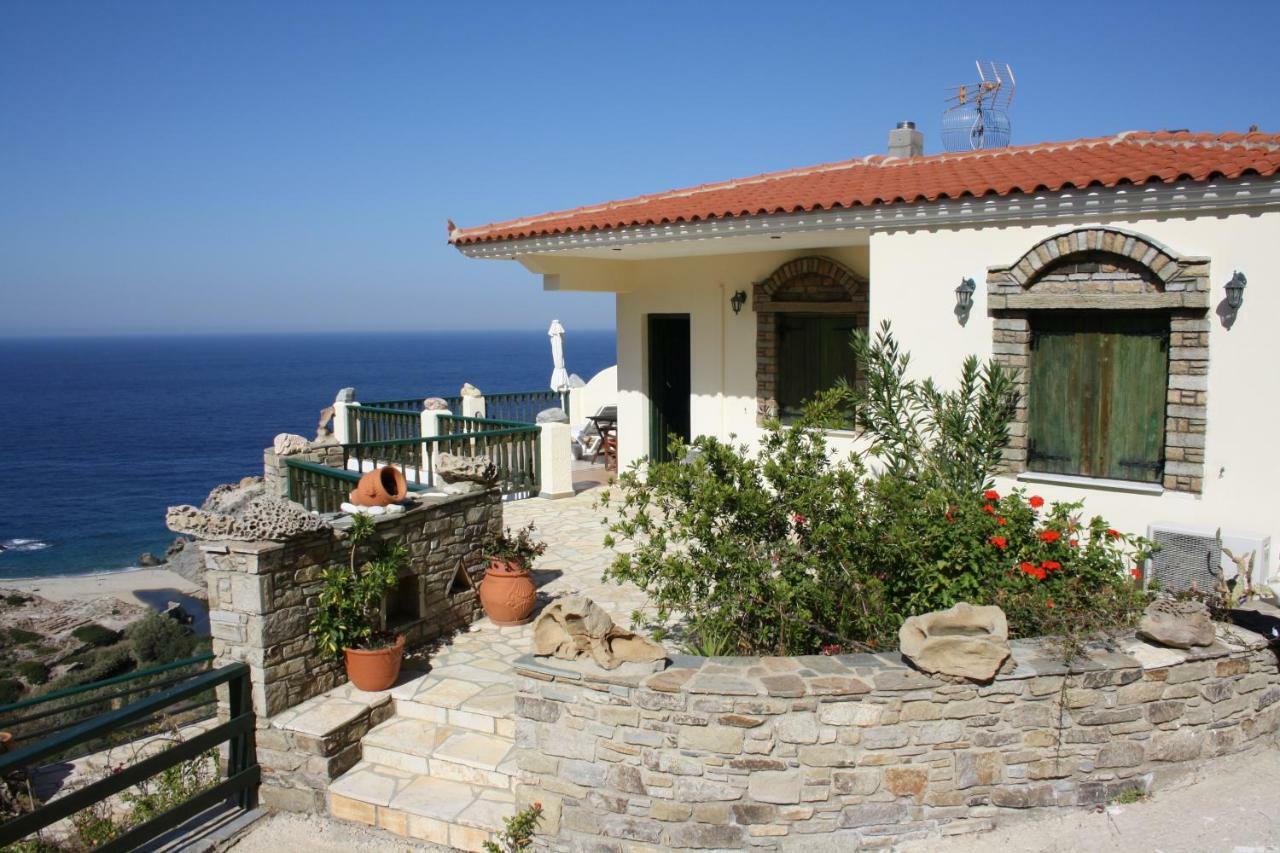 Christina * Armenistis (Ikaria)
