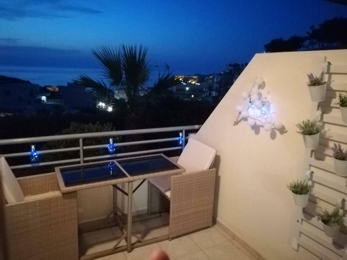 Sea View Cozy Near Center Of Town