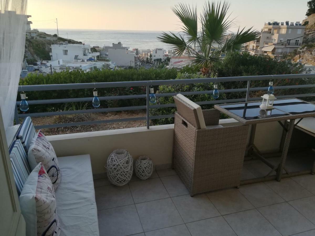Sea View Cozy Near Center Of Town *