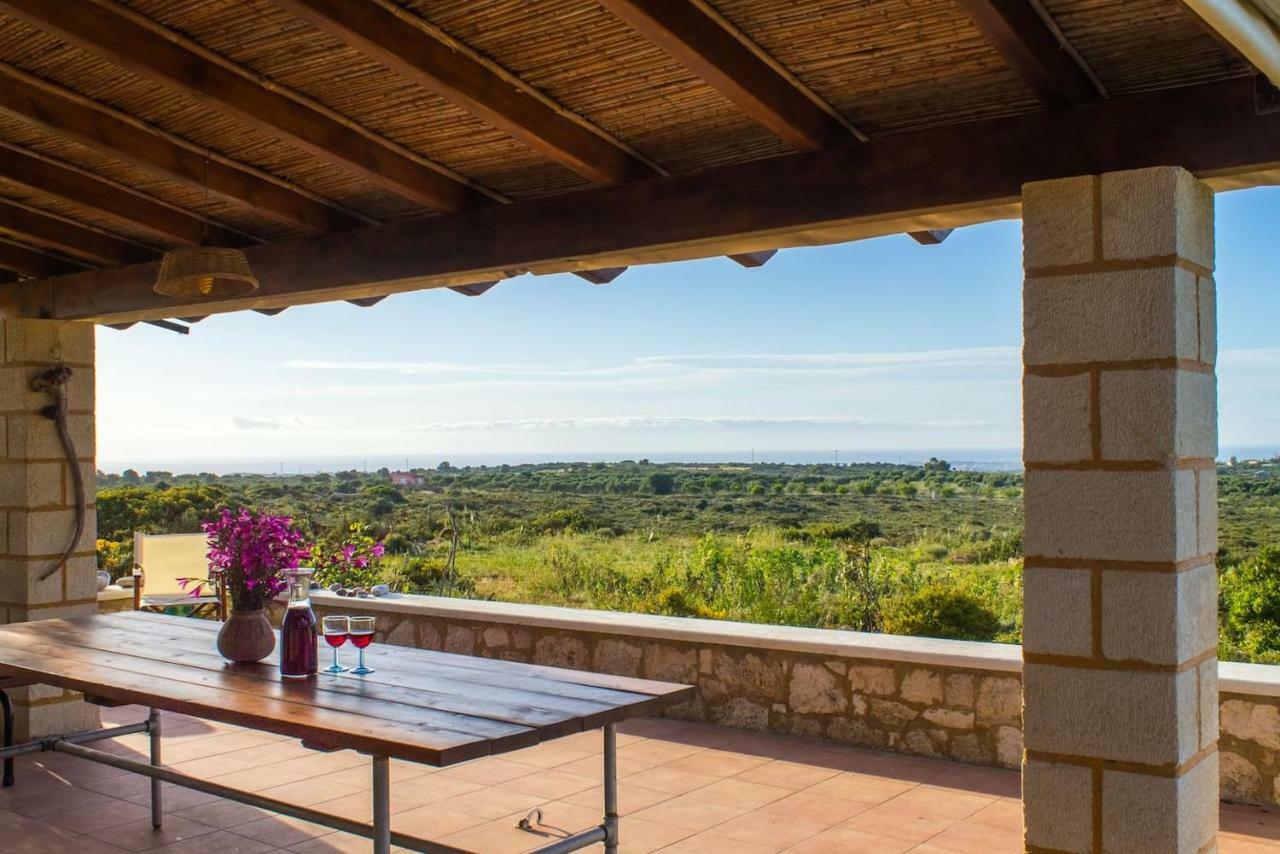 Holiday home The Carob Tree Kambanion
