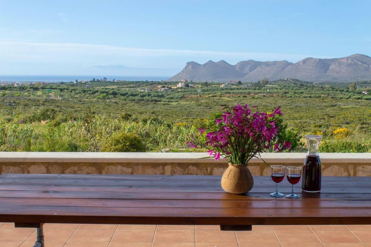 Holiday home The Carob Tree *