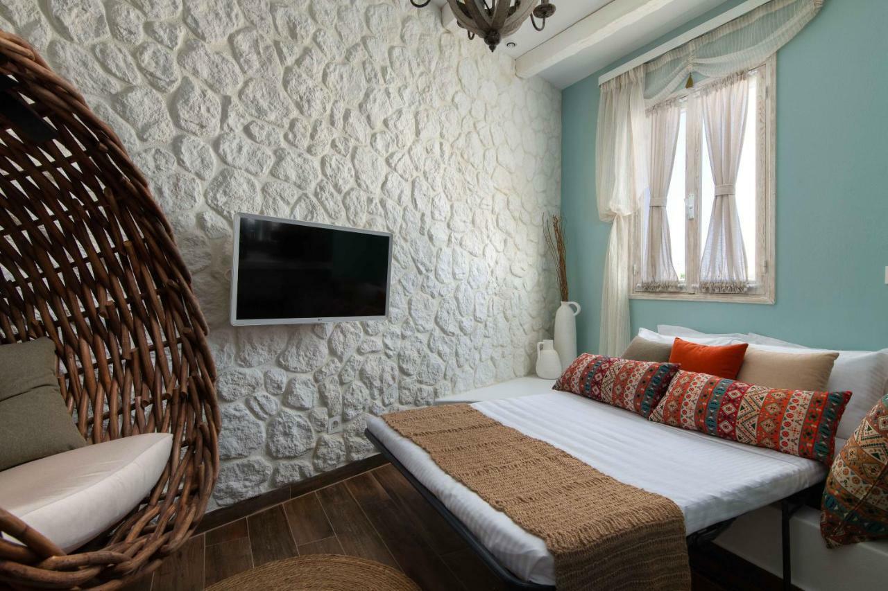 Villa Casa Pietra Luxury Traditional House