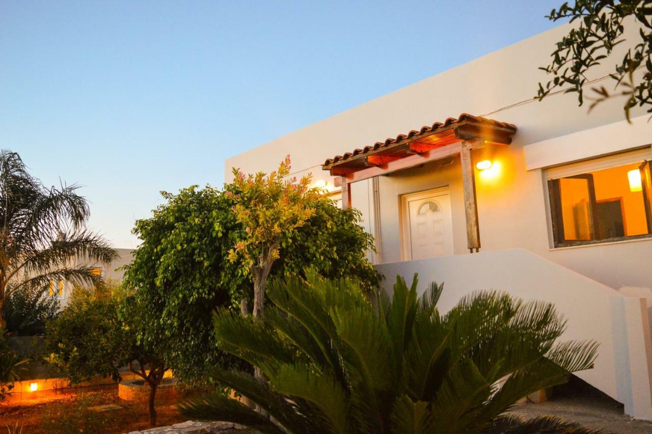 United Blue - White Villa