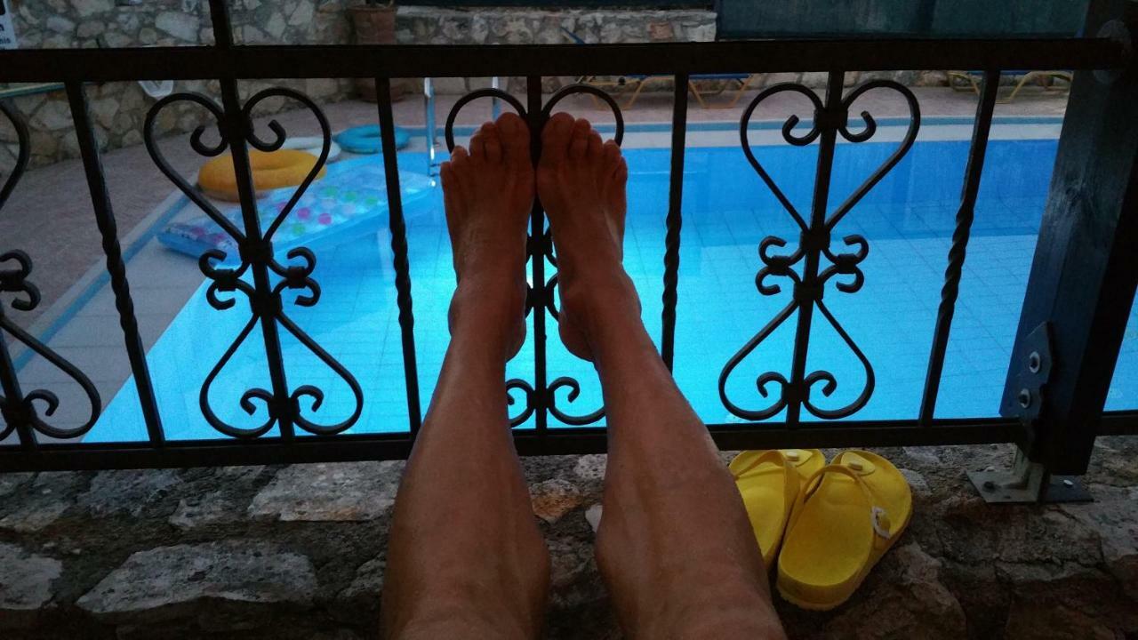 Kostas *