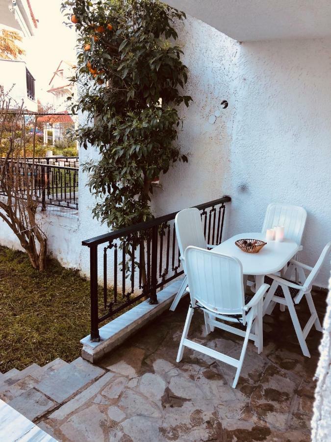 Seafront Maisonette In Holiday home *