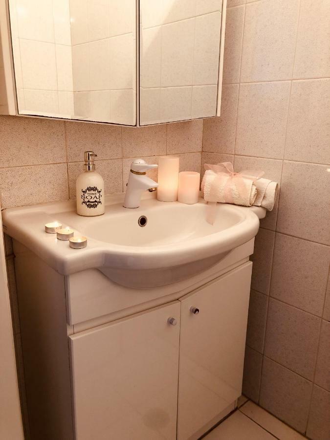 Seafront Maisonette In Holiday home