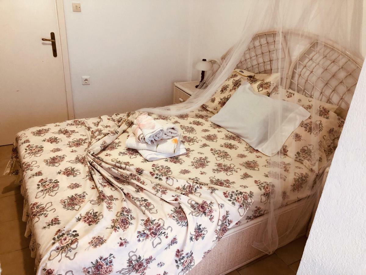 Seafront Maisonette In Holiday home