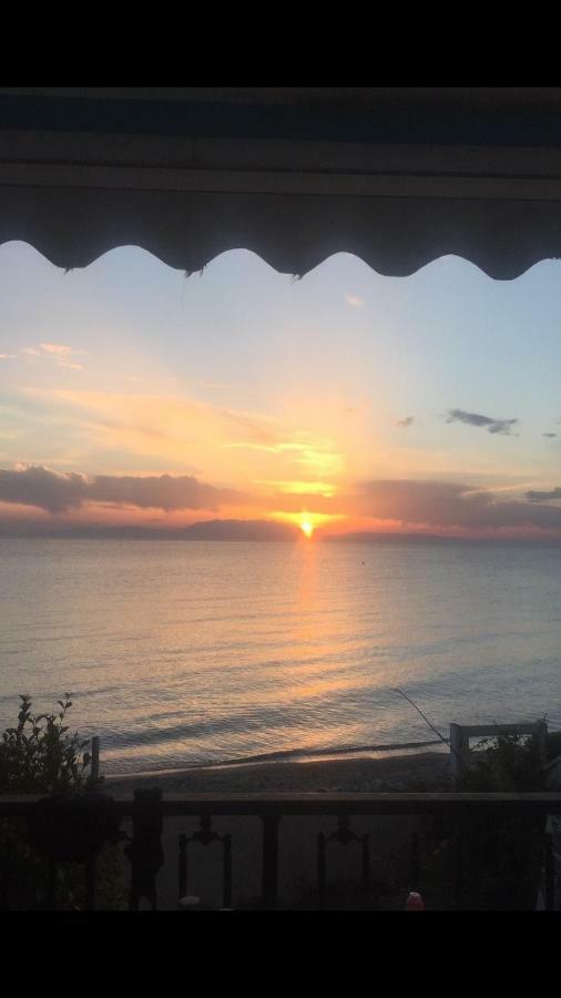 Seafront Maisonette In Holiday home