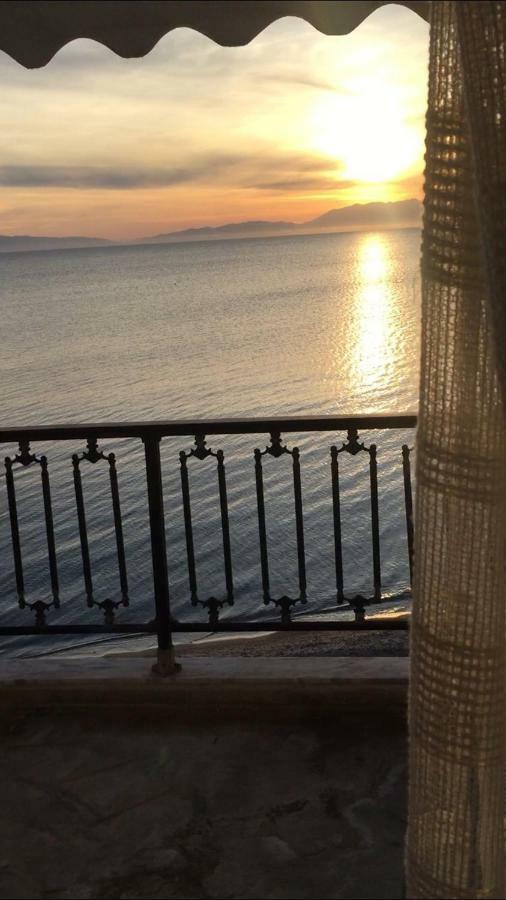 Seafront Maisonette In Holiday home