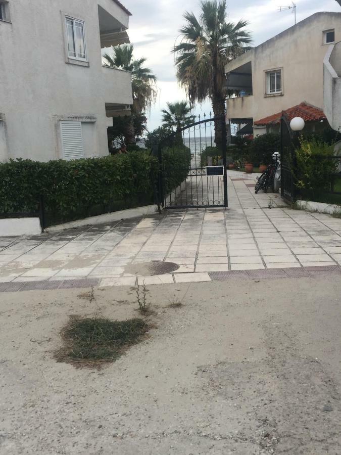 Seafront Maisonette In Holiday home *