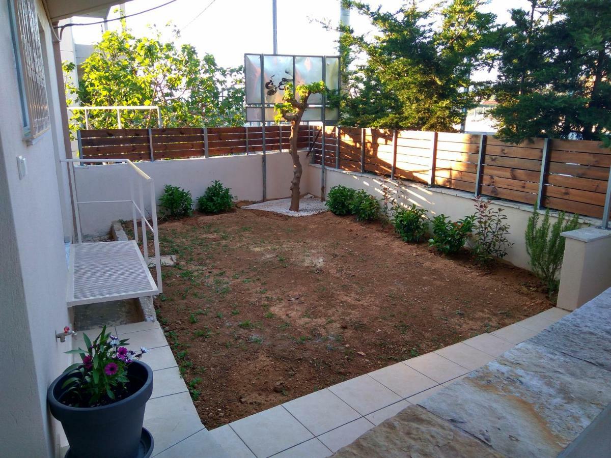 Apartment Athenian In Agia Paraskevi, Next To 