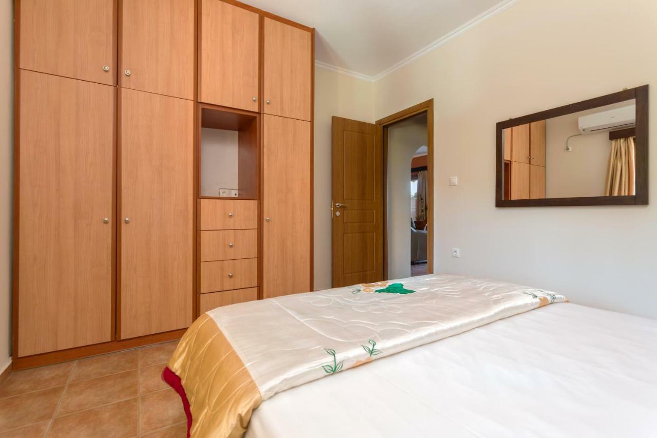 Apartment Venetico Beachfront & - 2 Bedroom *