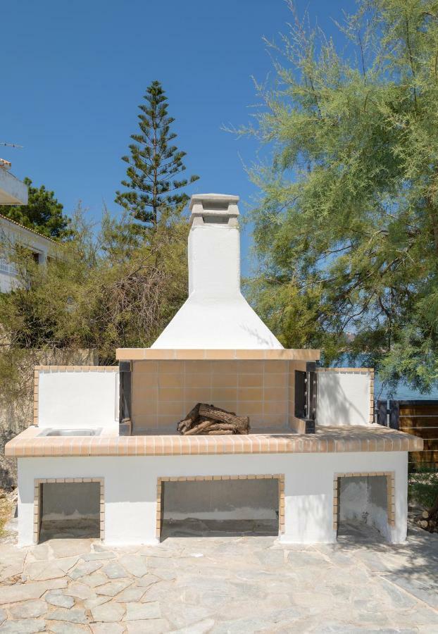 Venetico Beachfront & - 2 Bedroom *