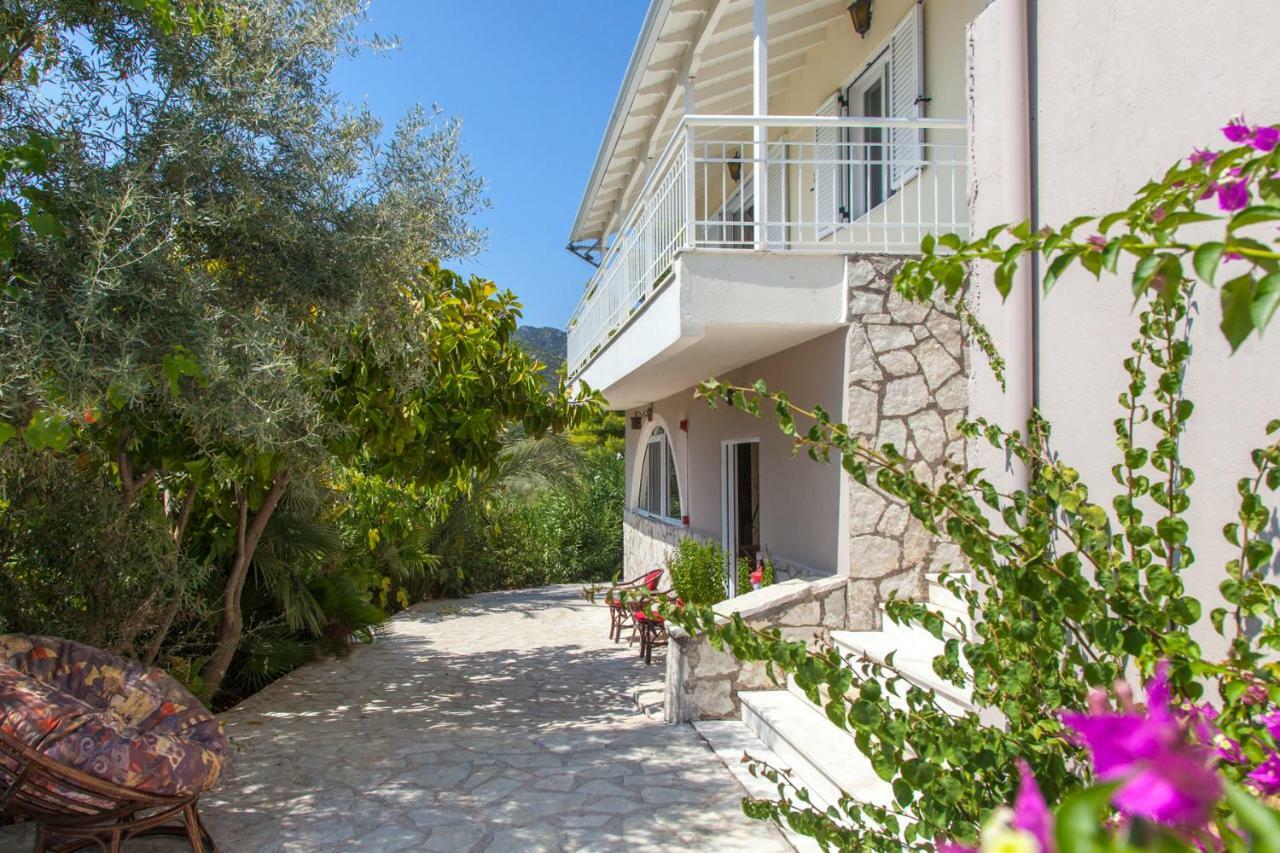 Vparaskevi Nydri (Lefkada)