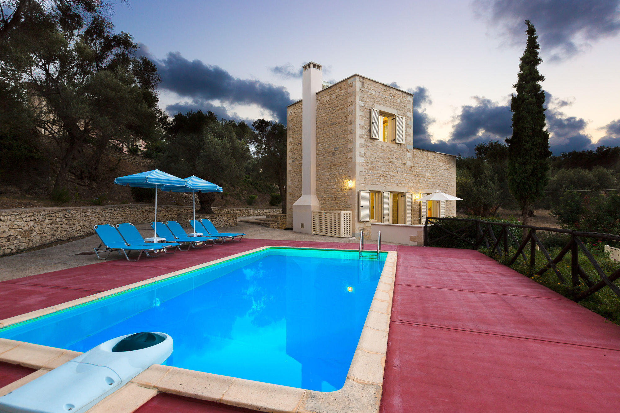 Estate * Maroulas