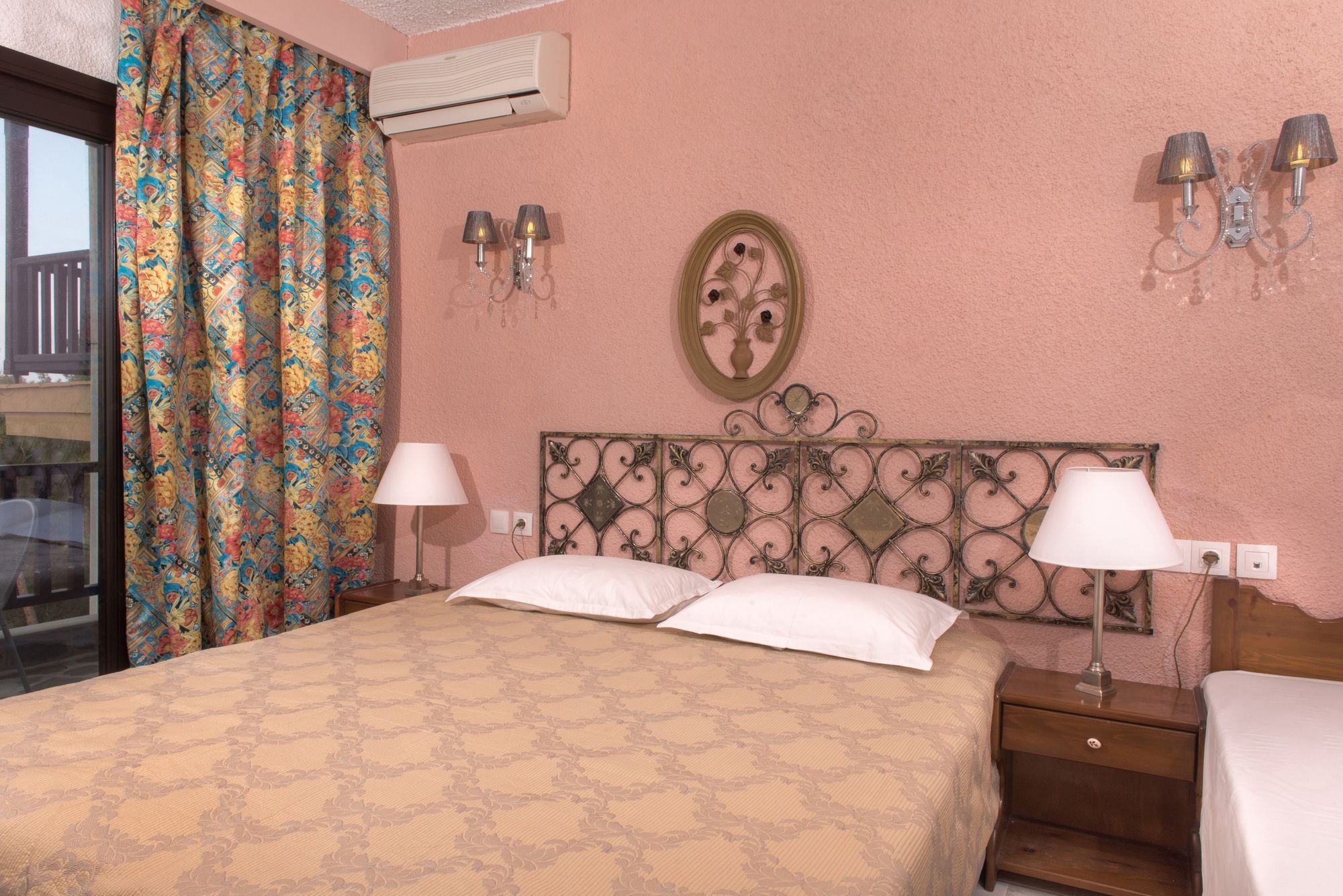 Hotel Leandros 3*