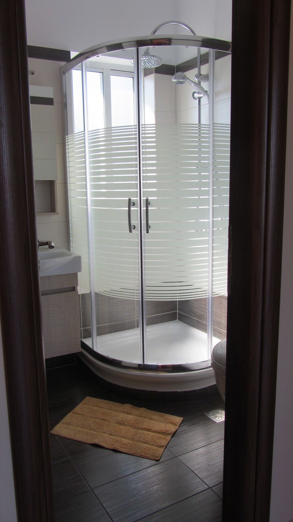 Shine Apartment *