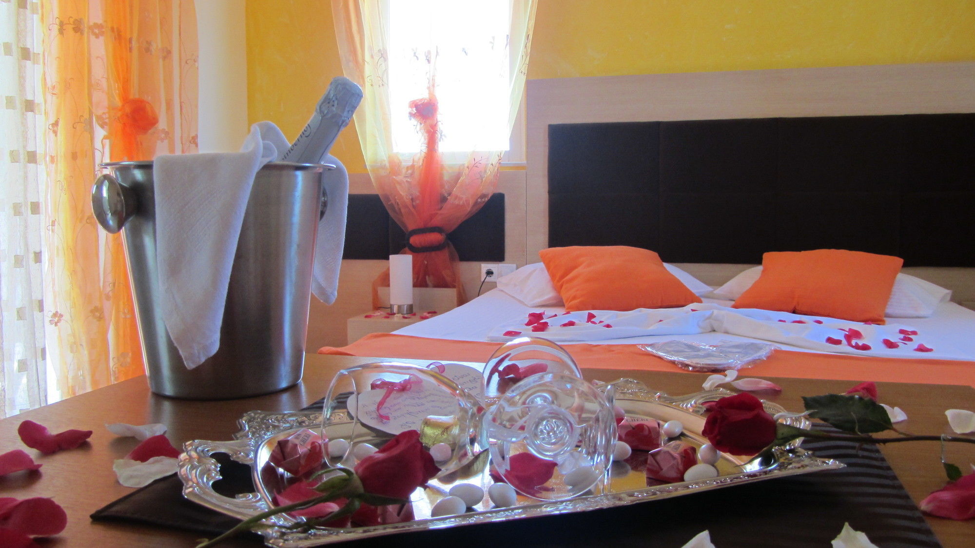 Shine Apartment