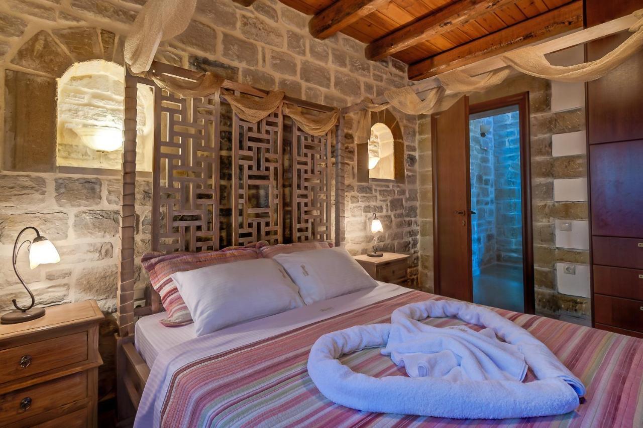 Hectoras In By Apokoronas-villas Villa