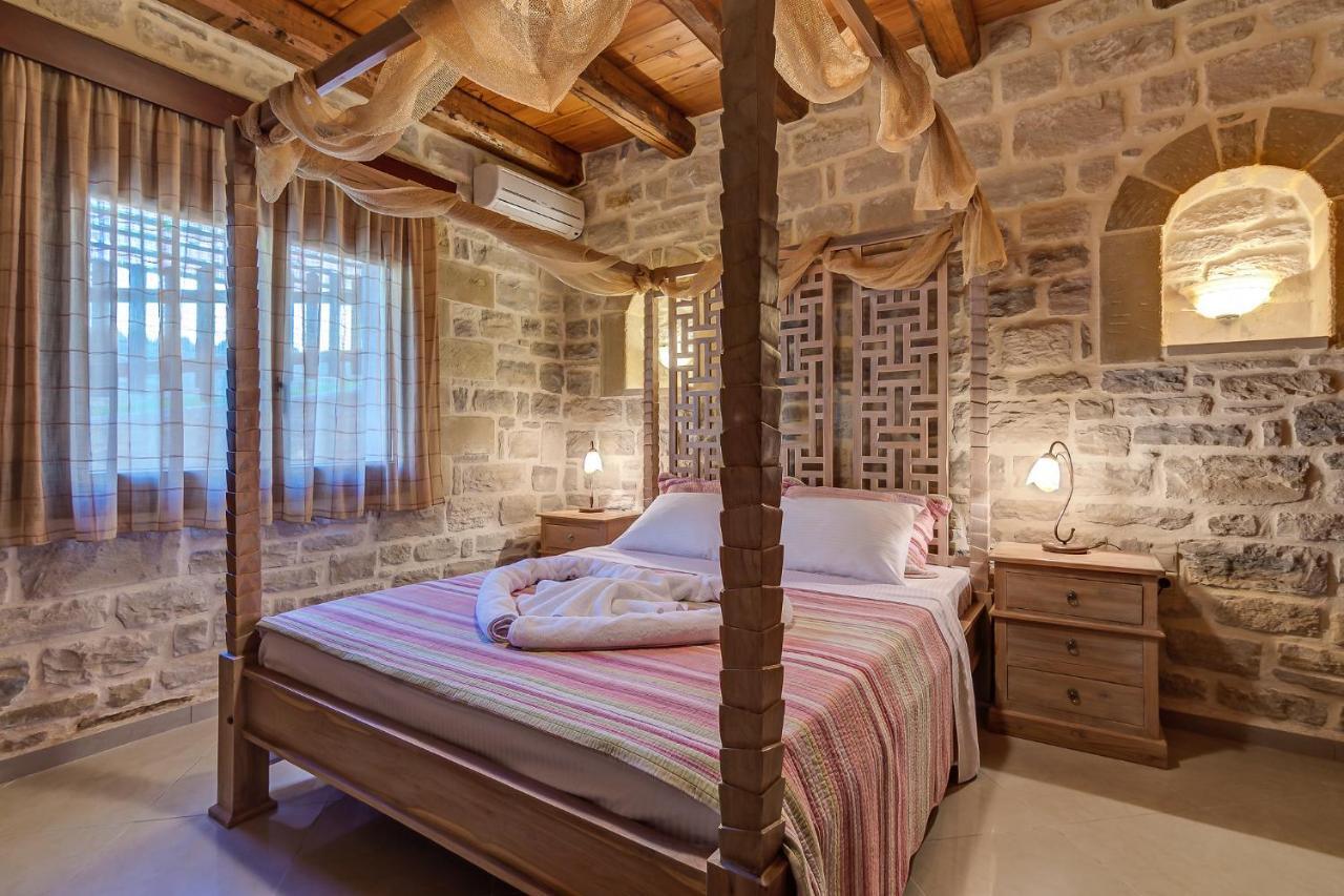 Hectoras In By Apokoronas-villas *