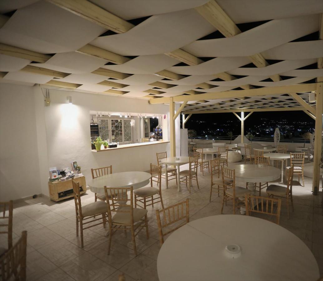 Bed & Breakfast The White Adamantas (Milos)