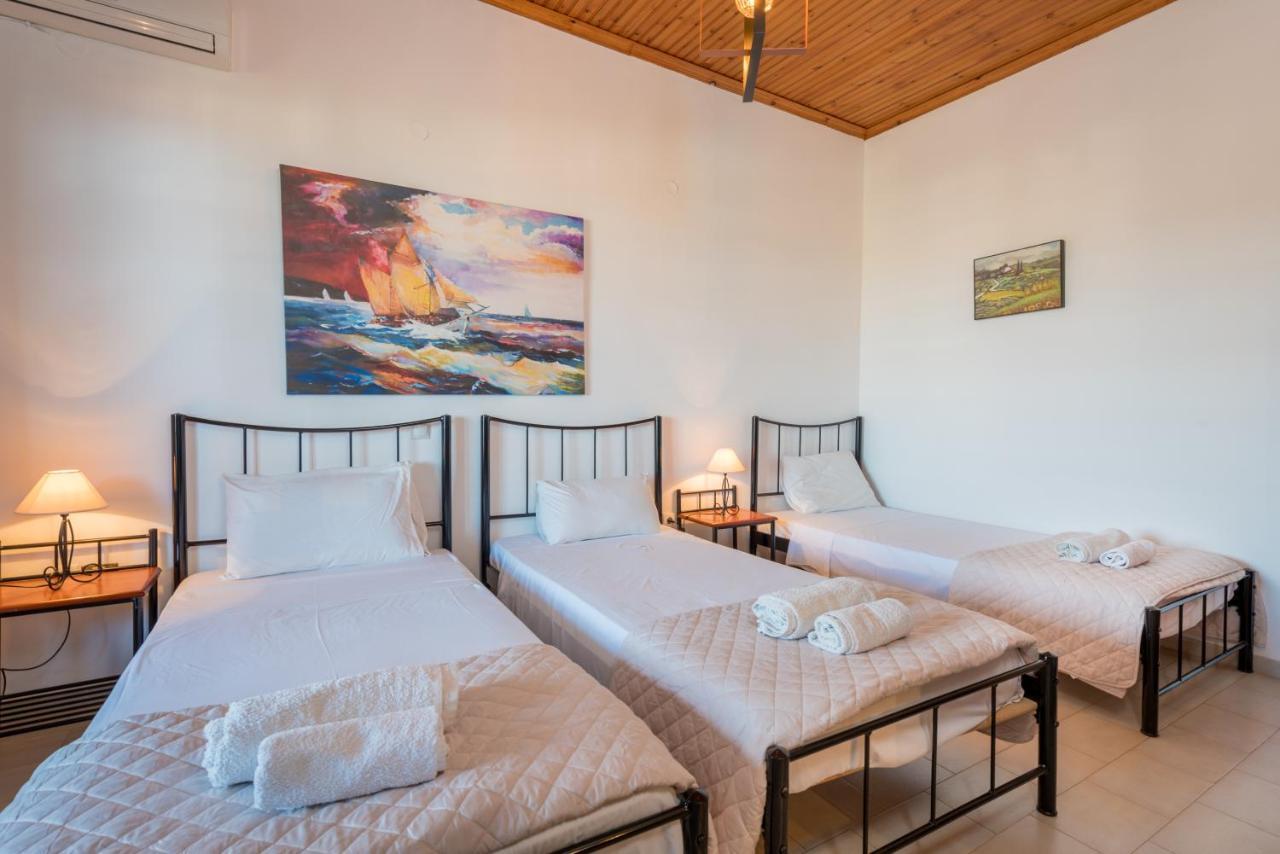 Yiannis Apartment