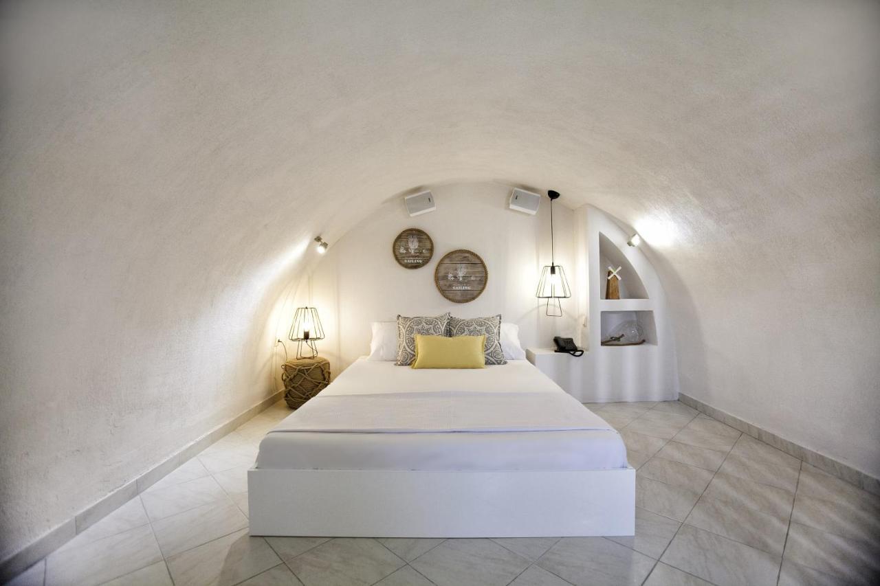 Privee Santorini Hotel